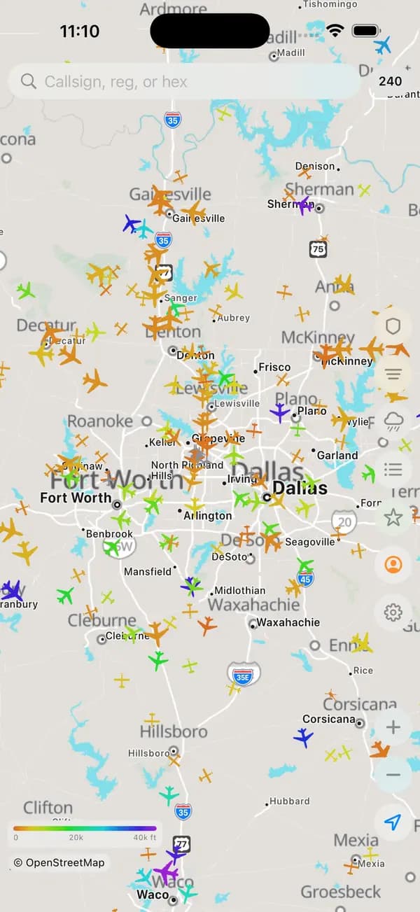 Airplanes.live iPhone app showing live aircraft on the map